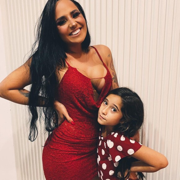 Perlla, aos 32 anos, também é mãe da pequena Pérola Castilhol