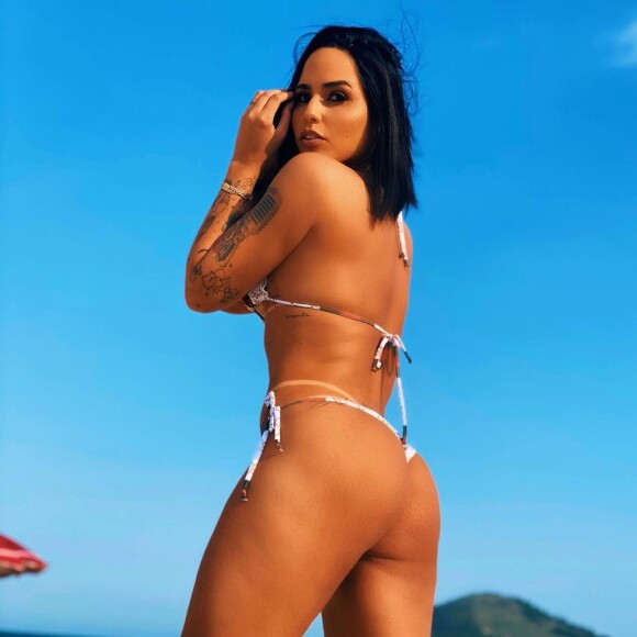 Perlla assumiu romance com goleiro João Lopes há um mês