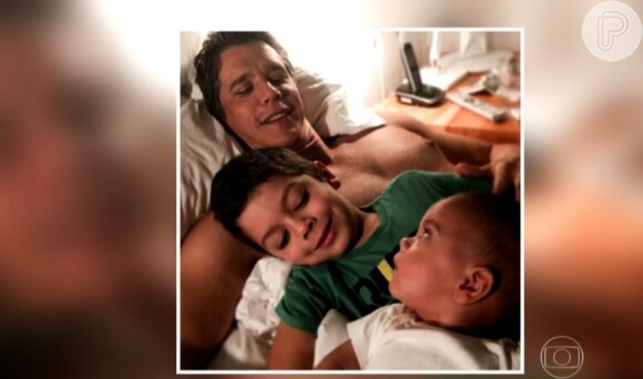 Márcio Garcia mostra momento de chamego com o filho pequeno, João, de 8 meses, e Felipe, de 5, em entrevista ao programa 'Encontro com Fátima Bernardes' nesta quinta-feira, 13 de novembro de 2014