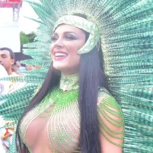 Juju Salimeni é rainha de bateria da X-9 Paulistana no carnaval