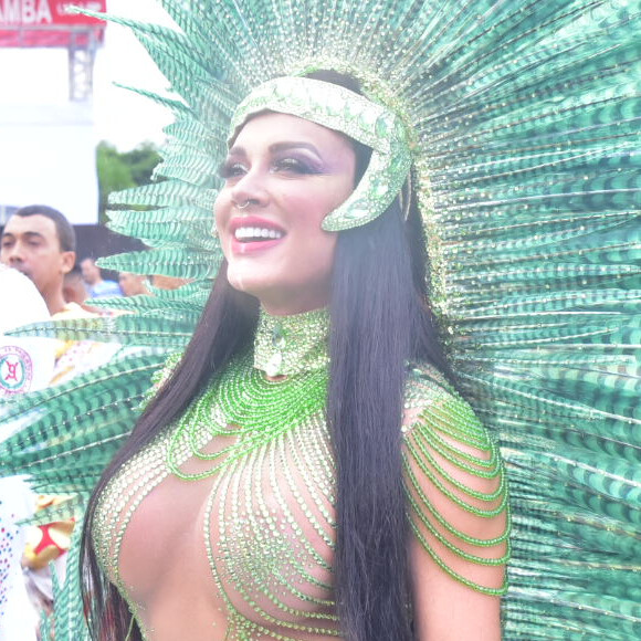 Juju Salimeni é rainha de bateria da X-9 Paulistana no carnaval