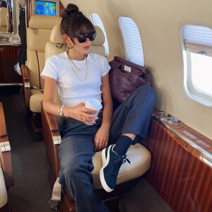 Bruna Marquezine viajou em um jatinho de luxo