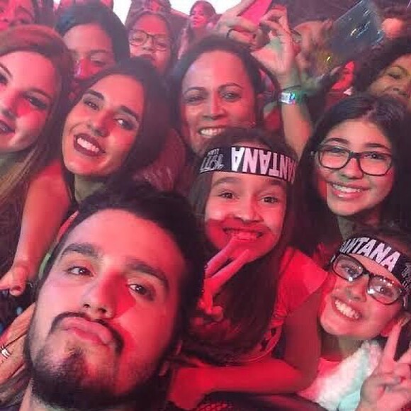 Luan Santana compartilhou foto com fãs no Dia Internacional da Mulher