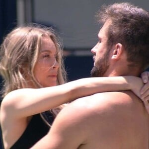 'BBB 21': Carla Diaz e Arthur viraram assunto no Twitter após balançarem edredom