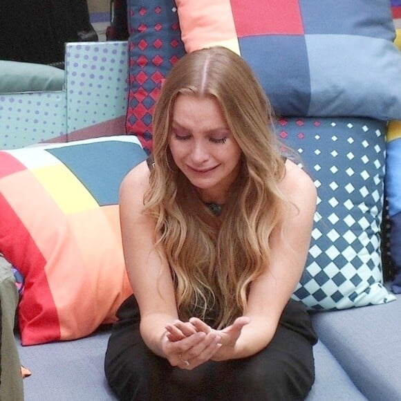 Carla Diaz chorou por saída de Projota do 'BBB21' e insinuou culpa