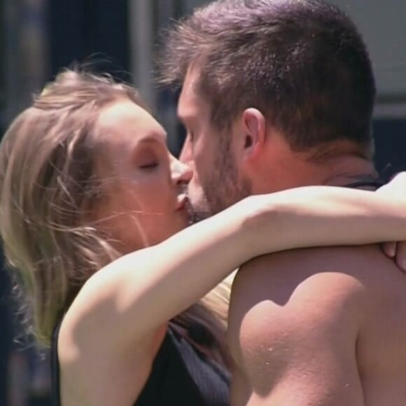 Projota avalia relação de Carla Diaz e Arthur no 'BBB 21': 'Eu acho que ela gosta mais dele do que ele dela'