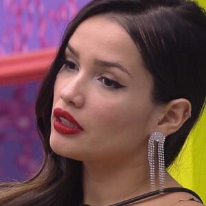 No 'BBB 21', Juliette já combinou delineado com batom vermelho