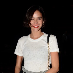 Foto de Bruna Marquezine de biquíni faz atriz torcer por novo papel em série. Entenda!