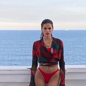 Bruna Marquezine conquistou elogio de Enzo Celulari e Claudia Raia em foto de biquíni