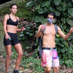 Bruna Marquezine e Enzo Celulari tem mantido romance de forma discreta na web