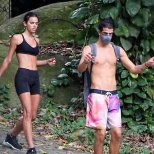 Bruna Marquezine e Enzo Celulari tem compartilhado detalhes discretos do romance