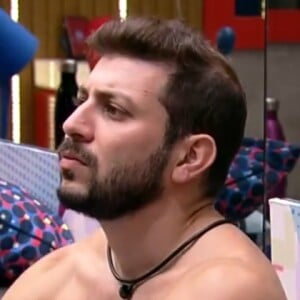 'BBB 21': Arthur e Caio conversaram sobre o próximo Paredão. 'Tô pensando em indicar o cara e deixar a Juliette para a casa. Ela bate no Paredão e sai'