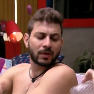 'BBB 21': Arthur, Líder, pode mandar Fiuk ao Paredão