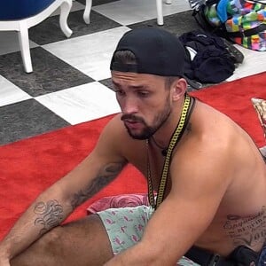 'BBB 21': Arthur indicou que pode trocar de voto para o Paredão. 'Fiuk é folgadinho, ele quer comer do bom e do melhor'