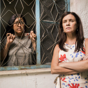 Reta final da novela 'Amor de Mãe': Thelma (Adriana Esteves) sequestrou Lurdes (Regina Casé) para evitar que ela revelasse ser mãe de Danilo (Chay Suede)