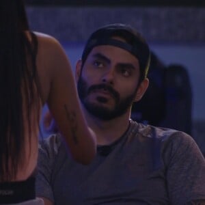 'BBB 21': Rodolffo desabafa com Pocah sobre vida no interior do Brasil em festa