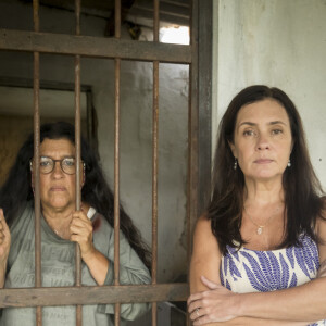Na reta final da novela 'Amor de Mãe', Thelma (Adriana Esteves) é acusada por Lurdes (Regina Casé) de ter matado Rita (Mariana Nunes)