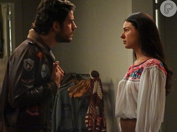 Rafael (Marco Pigossi) e Sandra (Isis Valverde) brigam por causa da festa de noivado na mansão, em 'Boogie Oogie'