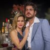 Vitória (Bianca Bin) e Rafael (Marco Pigossi) tiveram uma festa de noivado na mansão, em 'Boogie Oogie'
