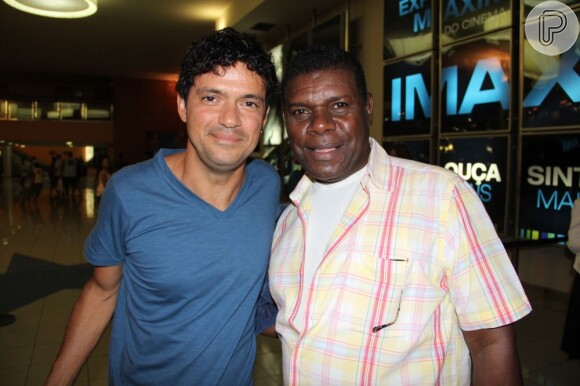 Emílio posa com Jorge Vercilo em evento no Rio de Janeiro, foto em dezembro de 2012