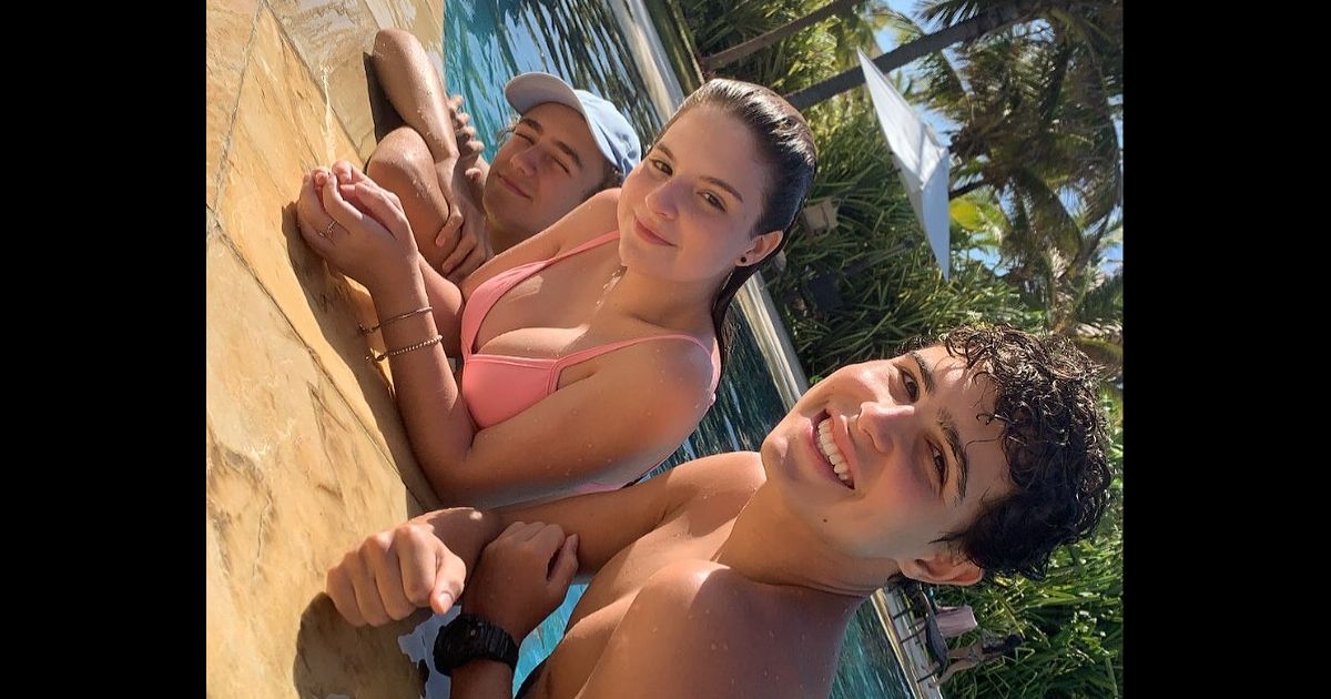 Igor Jansen e Sophia Valverde curtiram férias o Ceará em 2021 - Purepeople