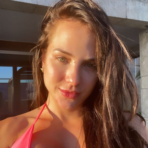 Fãs de Gabi Martins afirmaram que a cor do olhos da cantora foi realçada pela nova cor de cabelo