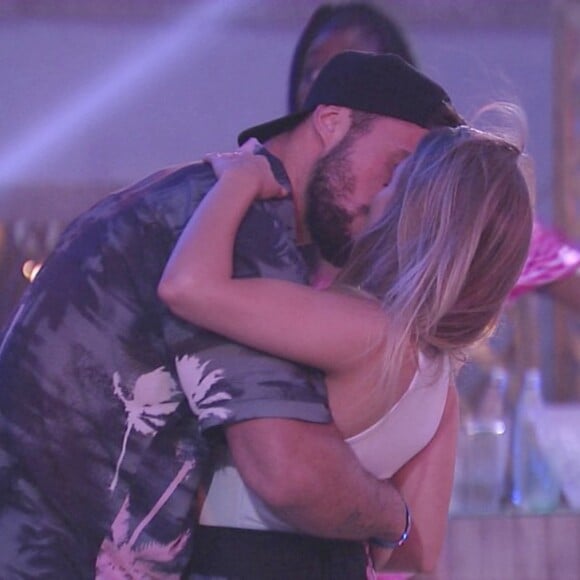 Carla Diaz viveu um romance conturbado com Arthur, no 'BBB 21'