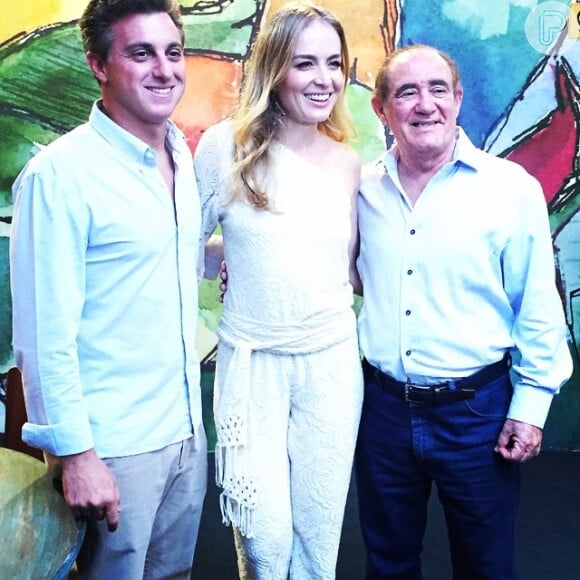 Angélica posa ao lado de Luciano Huck e Renato Aragão durante gravação da vinheta de fim de ano da Globo