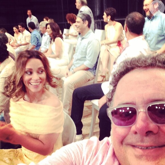 Leo Jaime faz selfie durante a gravação da vinheta de fim de ano da Globo