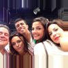 Leo Jaime faz selfie com Suzana Pires, Marcius Melhem, Emanuelle Arújo e Andreia Horta participam da gravação da vinheta de fim de ano da Globo