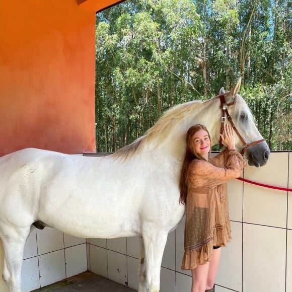 Marina Ruy Barbosa está morando na fazenda do novo namorado, Guilherme Mussi