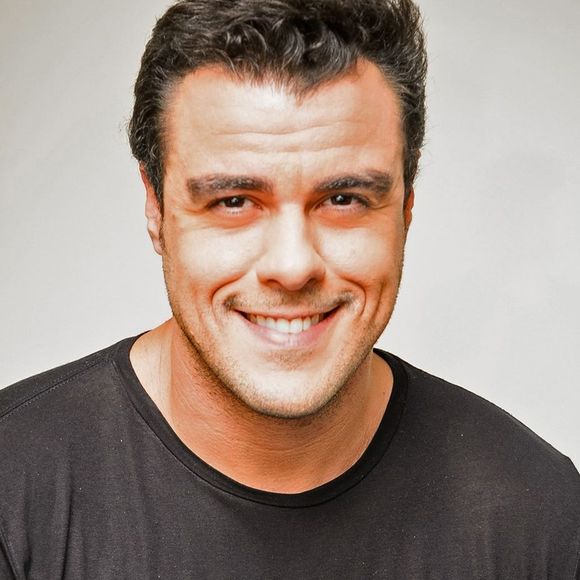 Joaquim Lopes mostrou os rostinhos das filhas com Marcella Fogaça