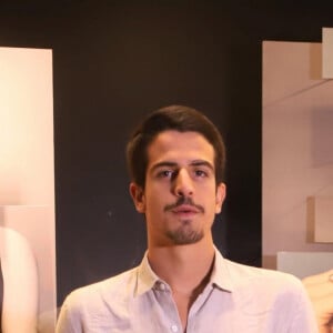 Fotos de Enzo Celulari mostram empresário com família e Bruna Marquezine