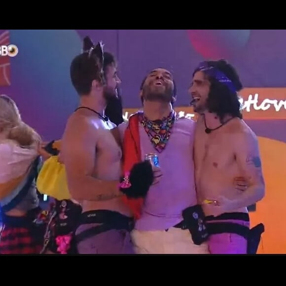 'BBB 21': Gilberto e Fiuk protagonizaram brincadeiras sensuais em festa