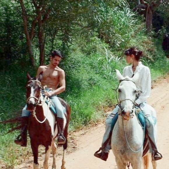 Bruna Marquezine e Enzo Celulari trocam mensagens carinhosas nas redes sociais