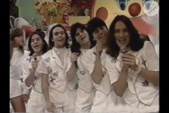 Os cinco garotos chegaram a gravar uma música, 'Devora-me', e fizeram grande sucesso entre as adolescentes. O grupo acabou em 1994 com o final do 'Show Maravilha'