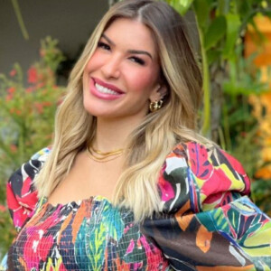 Lorena Improta, grávida pela primeira vez, notou crescimento dos seios: 'Estão saindo pela lateral'