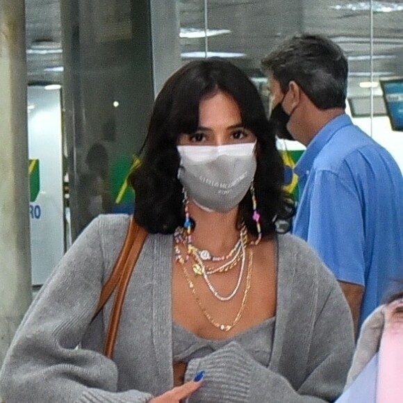 Bruna Marquezine apostou em acessórios de miçangas no aerolook