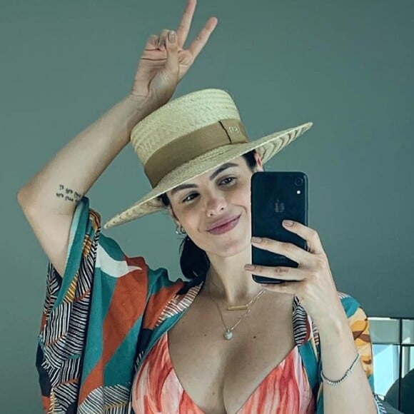 Sthefany Brito rebateu crítica ao postar foto de biquíni quase 5 meses após dar à luz