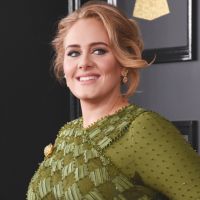 Sem maquiagem, Adele mostra beleza natural ao comemorar aniversário de 33 anos