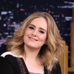 Adele exibiu beleza natural em novas fotos no Instagram