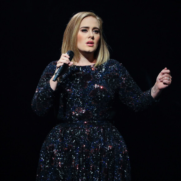 Adele recebe elogios por beleza natural dos seguidores do Instagram