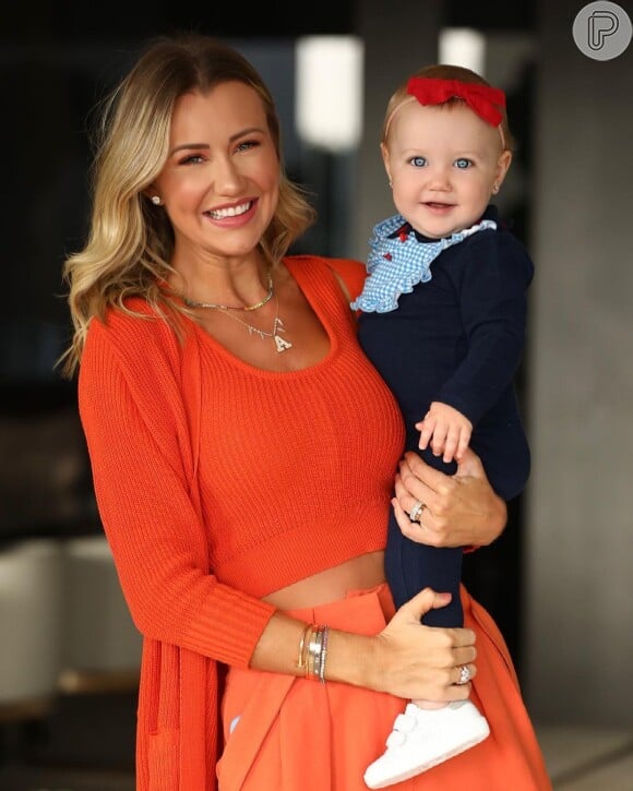 Ana Paula Siebert é mãe de Vicky, 11 meses