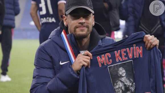 Neymar prestou uma homenagem a MC Kevin