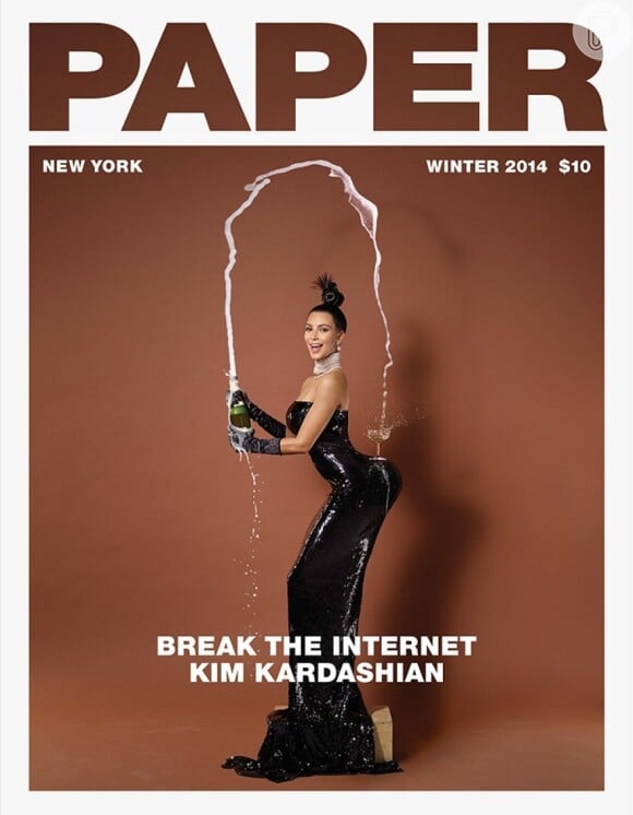 Kim Kardashian equilibra tyaça de champanhe no bumbum na capa da revista 'Paper'