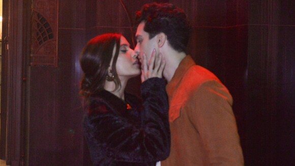 Luan Santana e Natália Barulich quase se beijam em gravação do clipe de 'Morena'. Fotos!