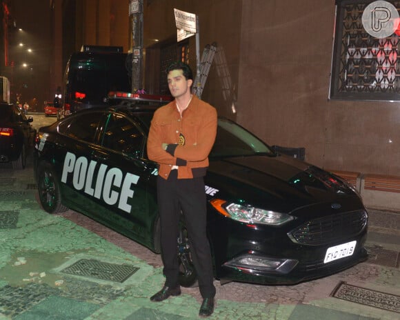 Luan Santana e  a modelo Natalía Barulích grama clipe 'Morena' em clima de romance em São Paulo, na noite desta terça-feira, 01 de junho de 2021