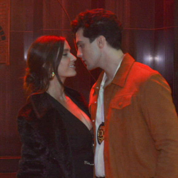 Luan Santana e  a modelo Natalía Barulích grama clipe 'Morena' em clima de romance em São Paulo, na noite desta terça-feira, 01 de junho de 2021