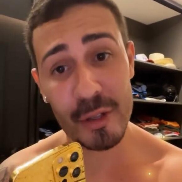 Carlinhos Maia comenta presente de amigo: 'Eu já tinha ouvido falar, são pouquíssimos, só vendem em Dubai. E não é que existe o iPhone de ouro? Não é a capinha, é o telefone mesmo'