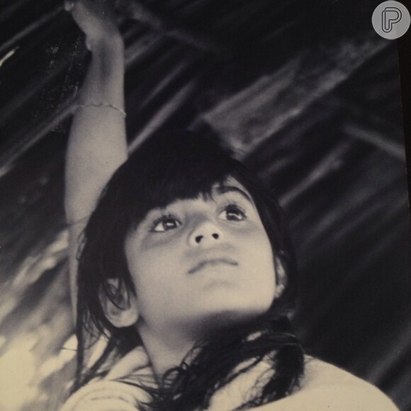 A atriz em foto da infância que passou em Natal, no Rio Grande do Norte